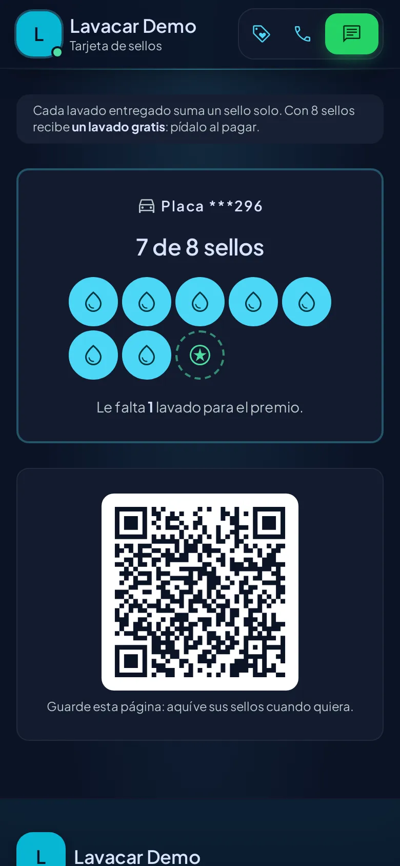 La tarjeta de sellos en el celular del cliente: 7 de 10 sellos, la placa tapada y su código QR